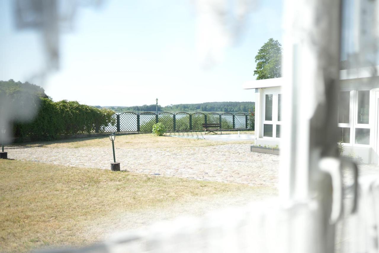 Black Tiger Seaside - Ferienwohnungen Direkt Am See Garden Exterior foto