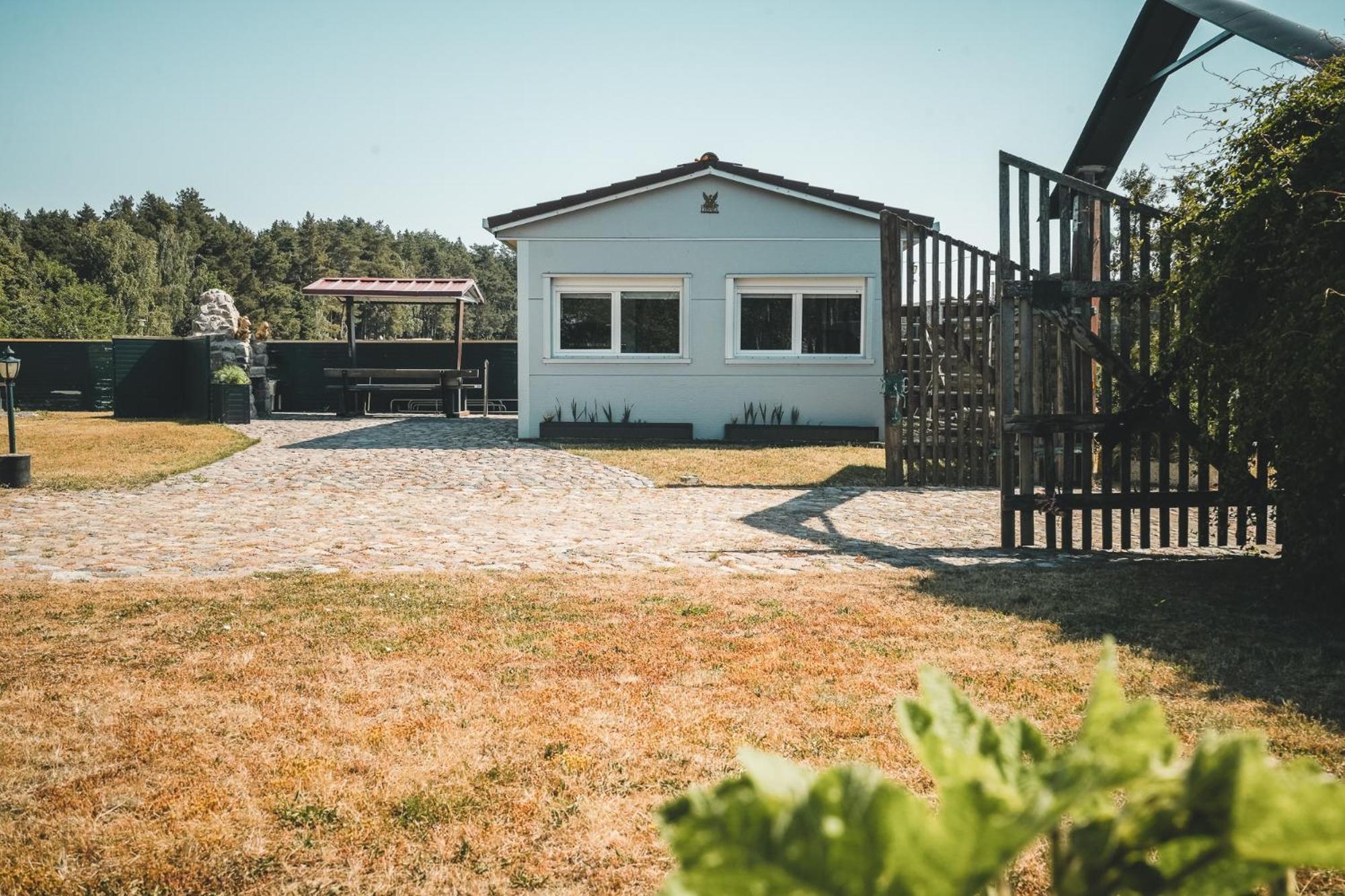 Black Tiger Seaside - Ferienwohnungen Direkt Am See Garden Exterior foto